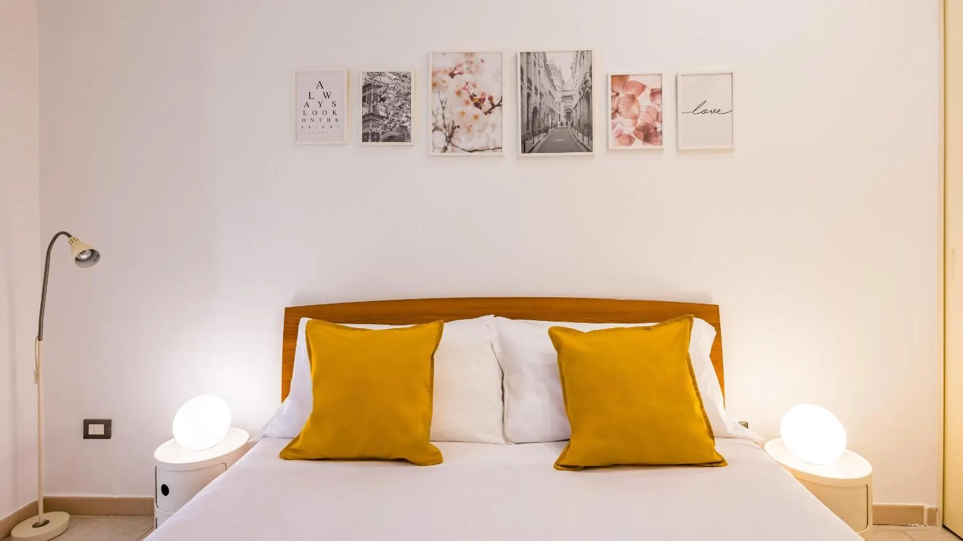 Metro Universita Apartment By Wonderful Italy Naples Italy